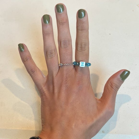 "GEMINI" HOROSCOPE BLUE CRYSTAL BEADED RING (ONE SIZE) - Picture 2 of 2